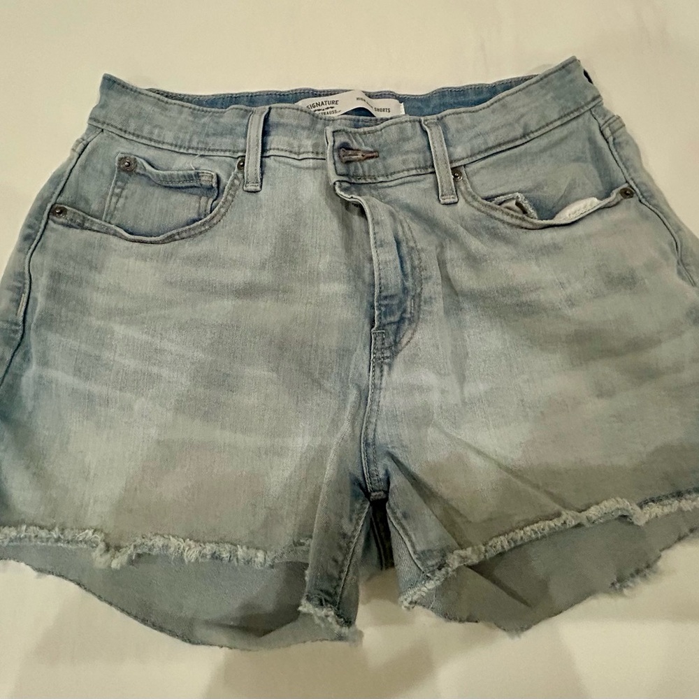 Levi’s high rise shorts size 10